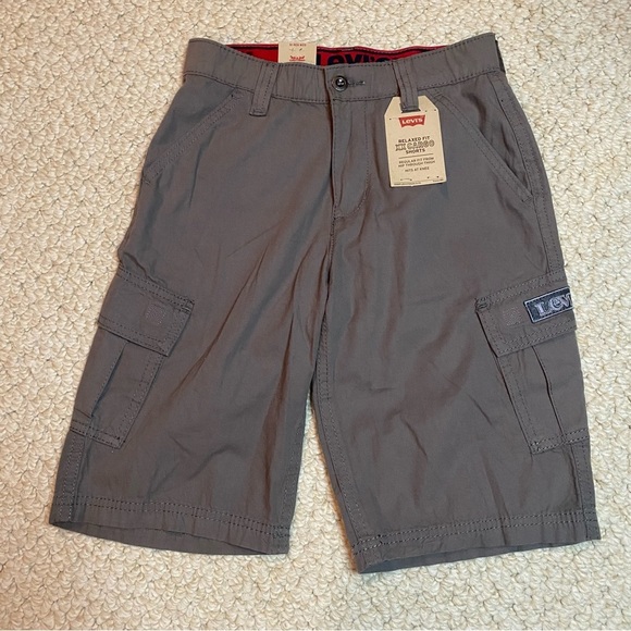 Boys Levi’s NWT Levi’s Relaxed Fit Cargo Shorts - Picture 1 of 3